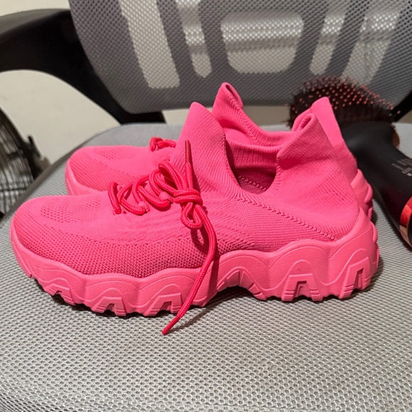 Shoes - Vibrant Pink comfy Women's Sneakers